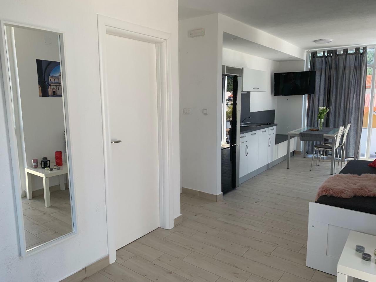 Modern Apartments Day シベニク エクステリア 写真